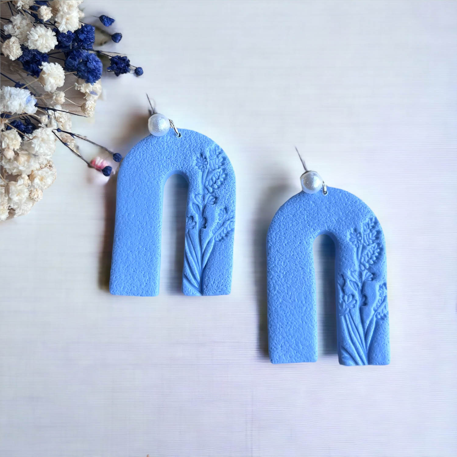 Floral Flair hellblau