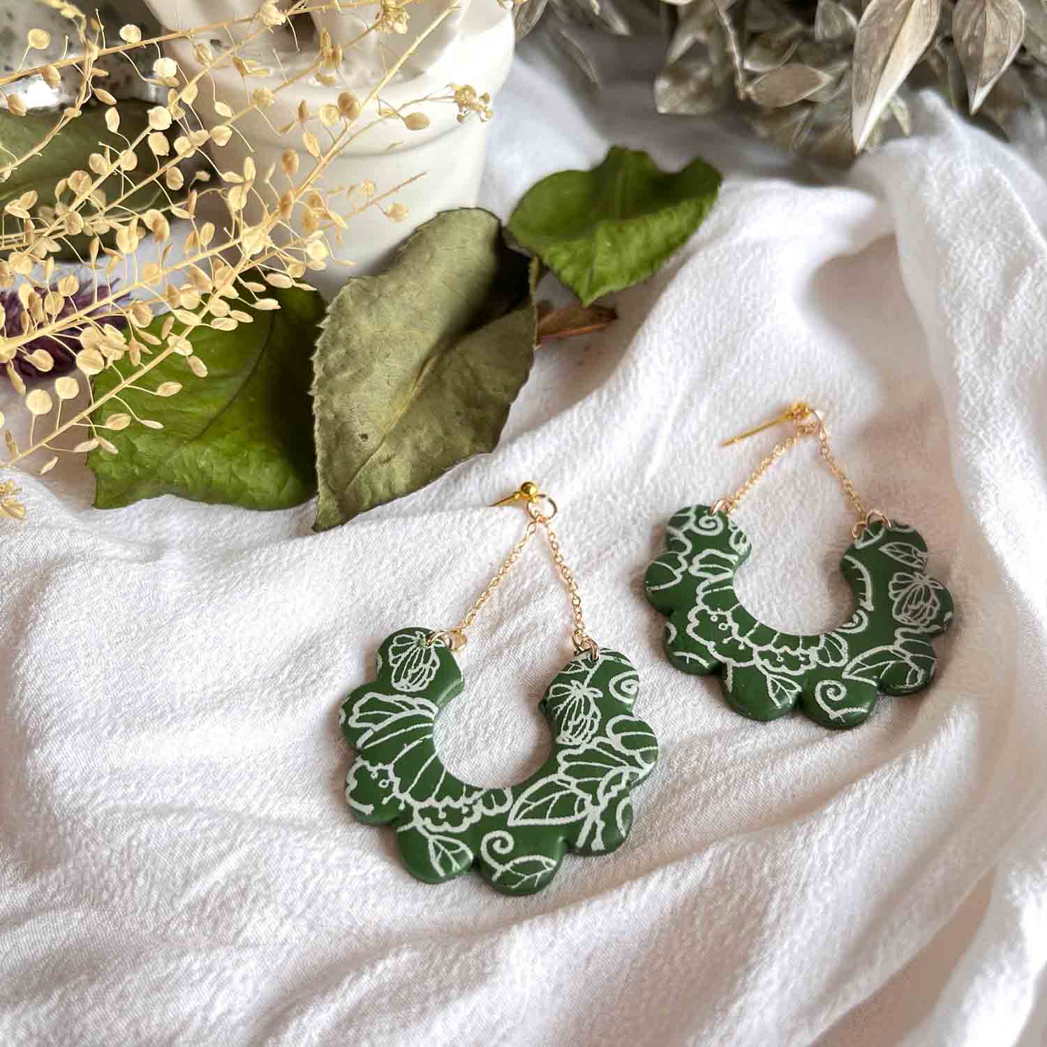 Cherry Blossom Charms grün mit Blumendruck
