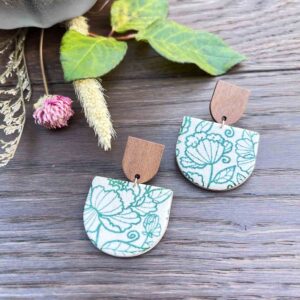 Woodland Wonders sand mit grünen Blumendruck