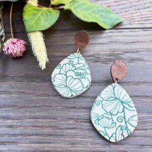 Woodland Wonders sand mit grünen Blumendruck