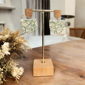 Woodland Wonders sand mit grünen Blumendruck