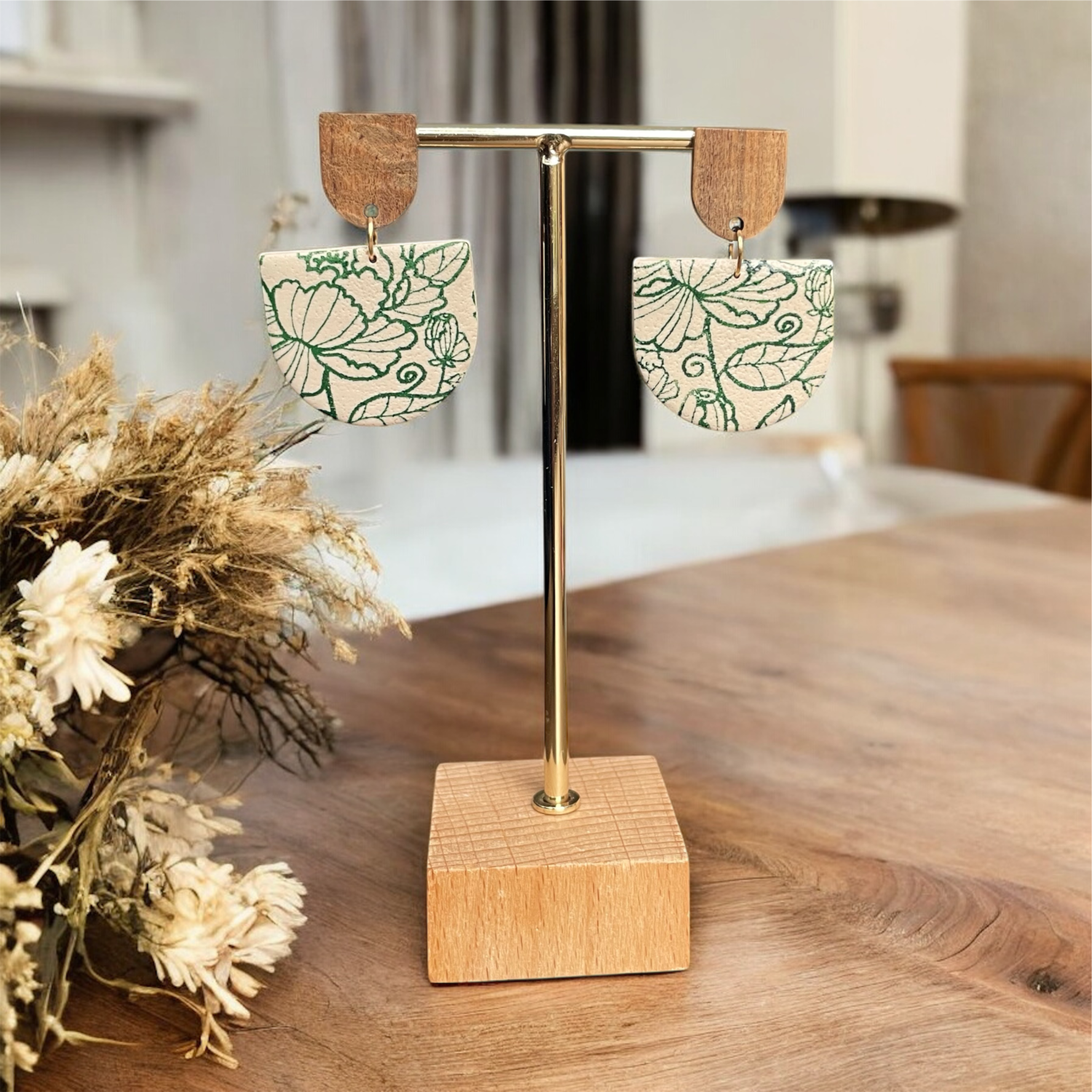 Woodland Wonders sand mit grünen Blumendruck